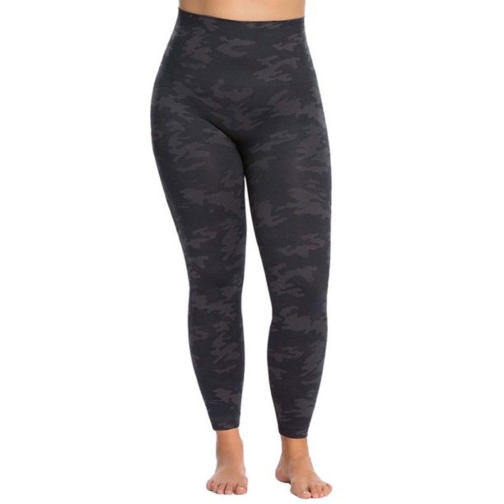 Spanx Look At Me Now Seamless Leggings in Black Camo Size 2X